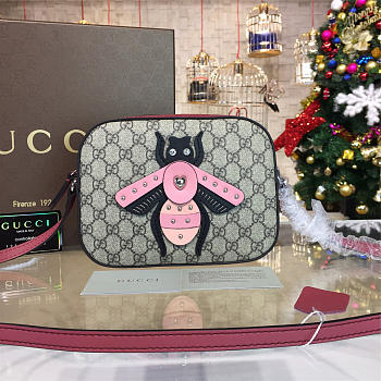 Gucci gg supreme bee shoulder bag 2220