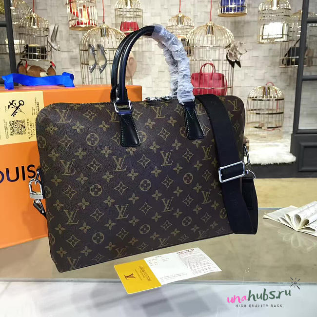 Louis Vuitton VOYAGE 3182 - 1