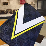 Louis Vuitton PASSPORT COVER - 5