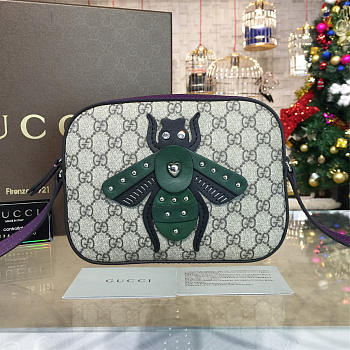 Gucci gg supreme bee shoulder bag 2226