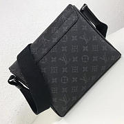 LOUIS VUITTON DISTRICT PM M44000 - 6