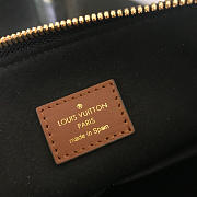 Louis Vuitton V TOTE MM M43948 - 6