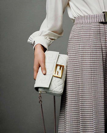 2019 Fendi bag BAGUETTE white