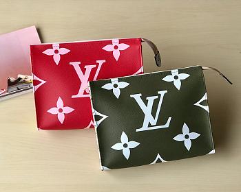 Louis Vuitton Pouch m47542