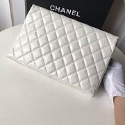 Chanel Palm print calfskin clutch White 002 - 2