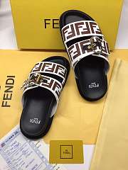 FENDI SLIDES 001 - 5