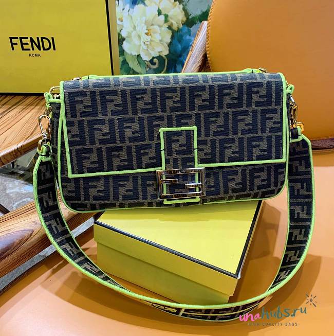 Fendi FF Baguette Large size  - 1