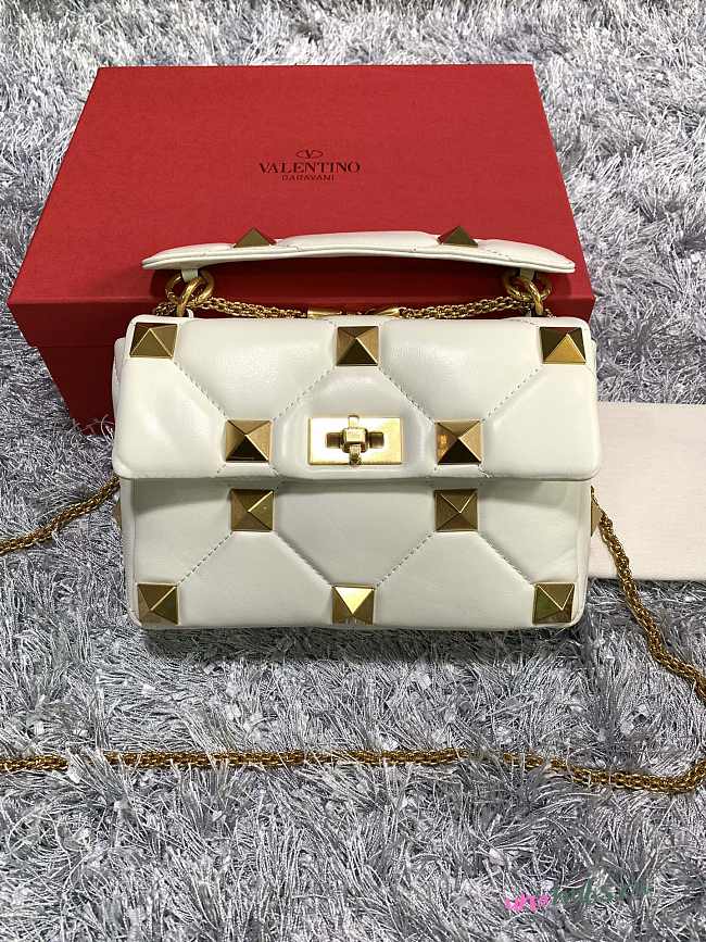 Valentino Garavani Roman Stud Bag 25cm - 1