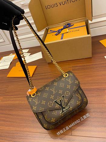 LV Passy M45592