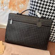 Bottega Veneta document case black handle bag - 4