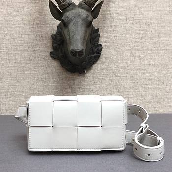 Bottega Veneta Belt Cassette bag in white