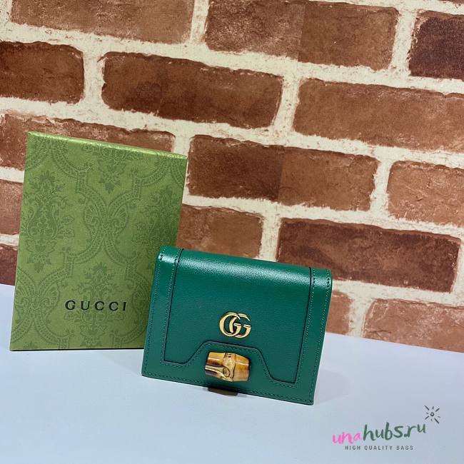 Gucci Diana card case wallet in green leather - 1