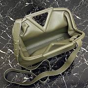 Bottega Veneta top handle bag in camping  - 6