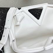 Bottega Veneta top handle bag in white - 3