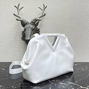 Bottega Veneta top handle bag in white - 2