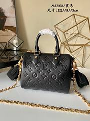 Louis Vuitton Speedy Bandouliere 22 M58631  - 1