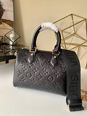 Louis Vuitton Speedy Bandouliere 22 M58631  - 6