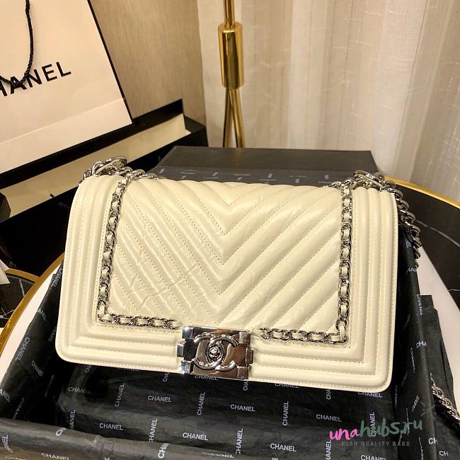 Chanel Medium Crinkled Calfskin Chevron Boy Flap Bag White - 1