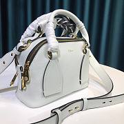 Chloe Small Daria day bag in grained & shiny calfskin white - 3