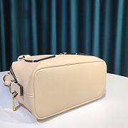 Chloe Small Daria day bag in grained & shiny calfskin beige - 6