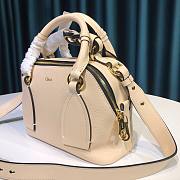 Chloe Small Daria day bag in grained & shiny calfskin beige - 3