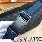 Louis Vuitton Discovery Bumbag Monogram in Grey M43644 - 4