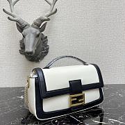 Fendi Baguette chain white leather bag 27cm 8BR783 - 5