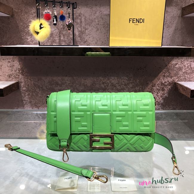 Fendi Baguete green leather bag 32cm  - 1