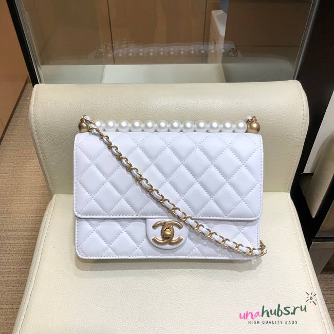 Chanel pearl Woc leather rhombic flap bag in white - 1