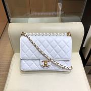 Chanel pearl Woc leather rhombic flap bag in white - 1