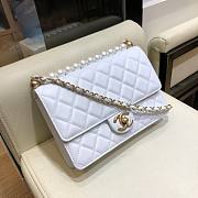 Chanel pearl Woc leather rhombic flap bag in white - 5