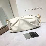 Bottega Veneta The Chain Pouch white shoulder bag - 2