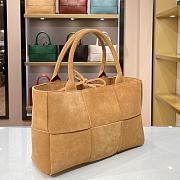 Bottega Veneta Intrecciato lamp skin tote brown velvet bag 609175 - 6