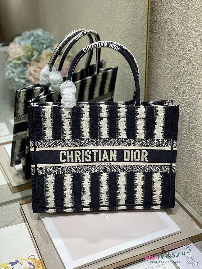 Dior book tote in blue 36cm - 1