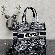 DIOR Book tote Black and White Dior Around the World Embroidery 36cm - 3