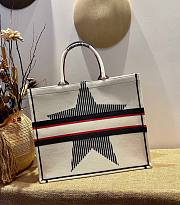 Dior Tote Book Emroided White Star 41 cm - 3