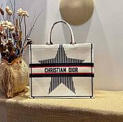 Dior Tote Book Emroided White Star 41 cm - 1