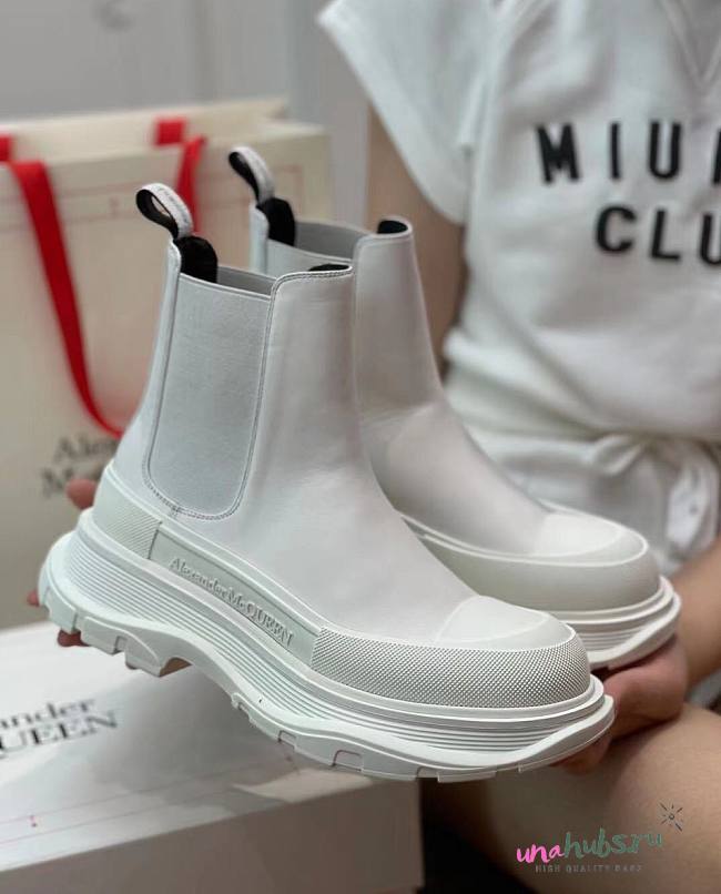 Alexander McQueen Boots Leather in White - 1