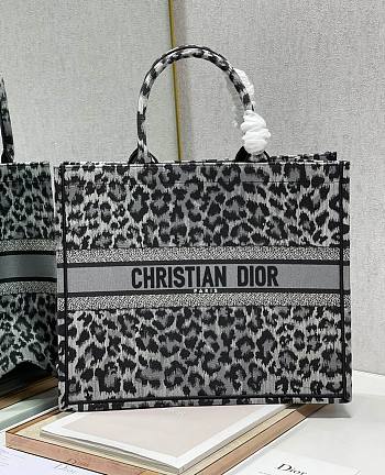 Dior Tote Book Maria Grazia Chiuri 41cm