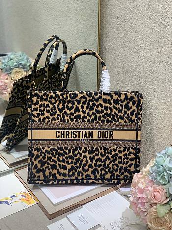 Dior Tote Book Maria Grazia Chiuri Yellow 41cm