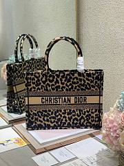 Dior Tote Book Maria Grazia Chiuri Yellow 36cm - 1