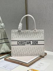 Dior Tote Book white leather 36cm - 1