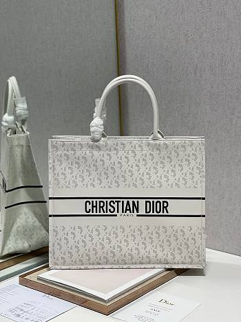 Dior Tote Book white leather 41 cm