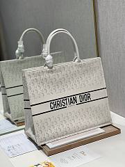 Dior Tote Book white leather 41 cm - 5