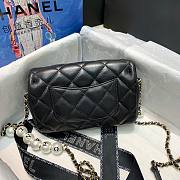 Chanel pearl chain flap bag  - 5