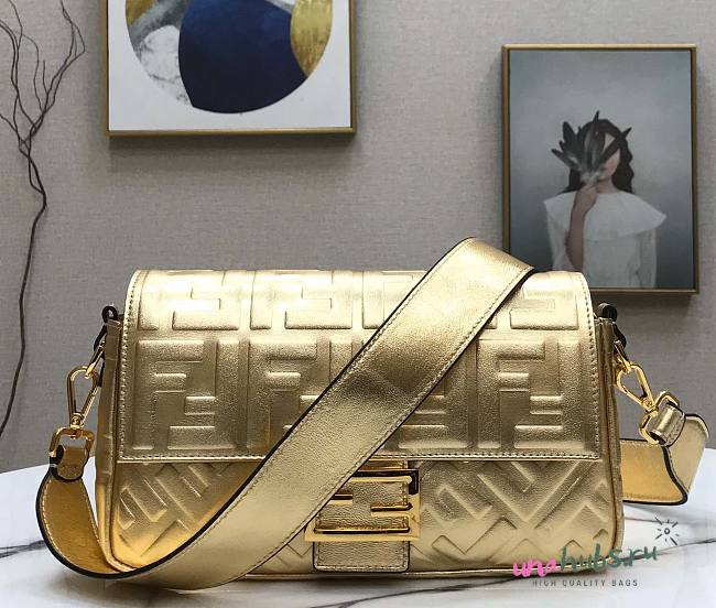 Fendi BAGUETTE Golden leather bag 26cm - 1