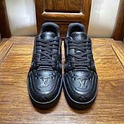 LV men shoes in black - 4