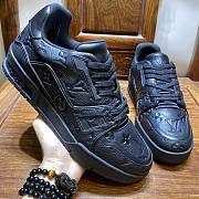 LV men shoes in black - 6