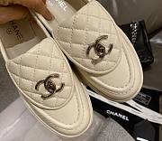 Chanel Flat Loafers White / Black / Beige  - 6