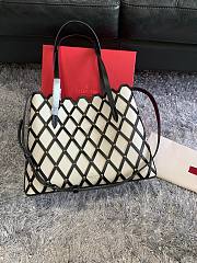 Valentino Garavani Beehive white tote bag - 4